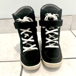 Steve Madden Natural Suede Sneakers, size 7.5.